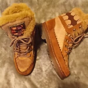 Arapaho Hiking Fur Lined Boots Size 6